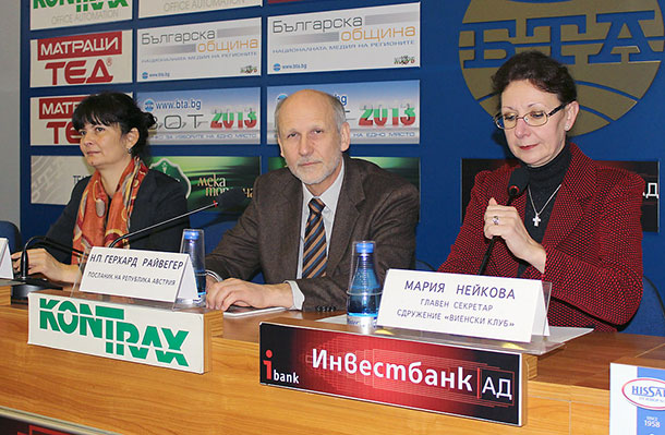 От ляво на дясно: Н.пр. Герхард Райвегер и г-жа Мария Нейкова, главен секретар на сдружение "Виенски клуб"